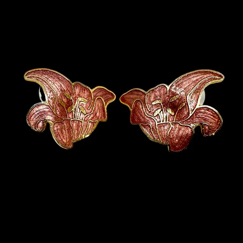 016. Vintage 80s Cloisonné Enamel Lilly Flower Pierced Earrings 