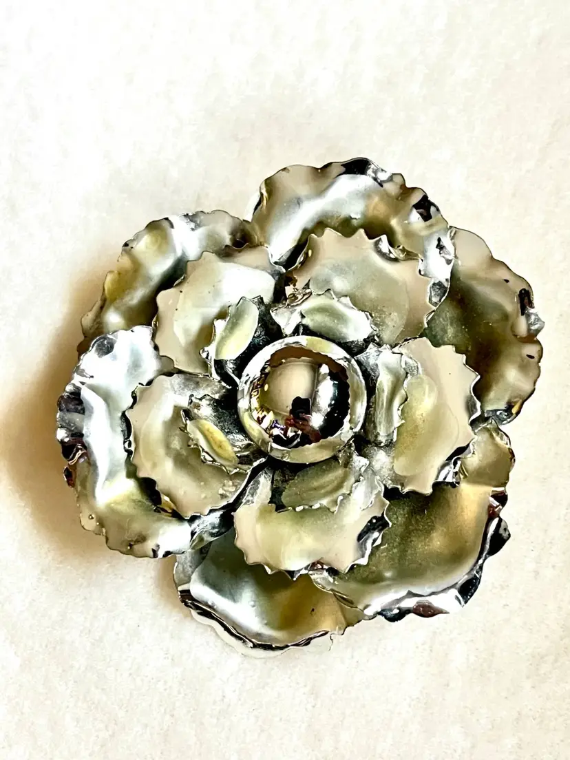 Silver Tone Flower Brooch.