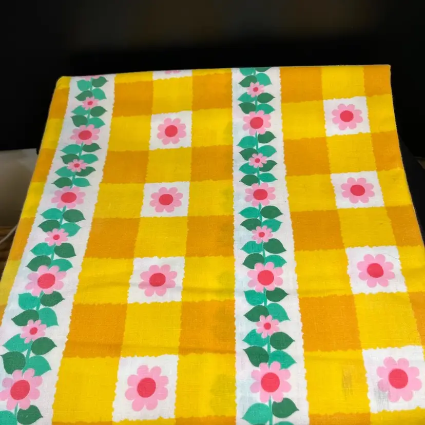 Big Bright Beautiful & Colorful Table Cloth 45 x 62", Pinks, Yellows, Golds, Green & Pinks! Lot 48