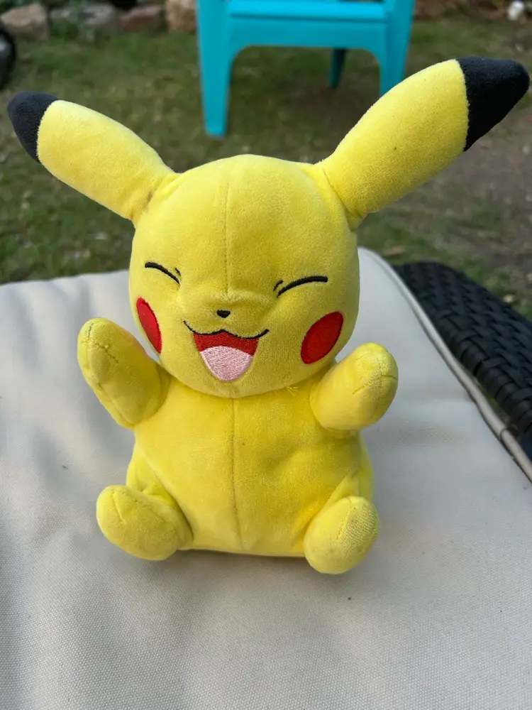 Vintage 1997 Nintendo Pikachu Pokemon Plush 9” Eyes Closed Smiling Yellow Cute