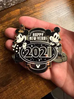 Disney Mickey and Minnie Happy New Year 2021 Limited Edition Jumbo Pin