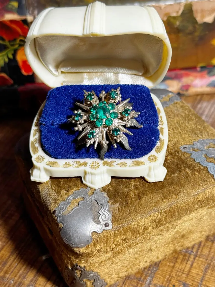 Vintage Atomic Green Starburst Brooch 1”