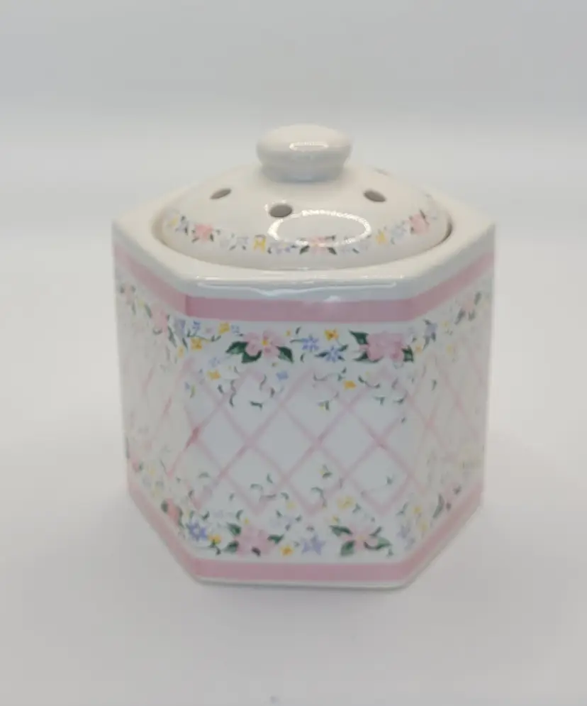 Porcelain Lidded White Floral Potpourri Vase 5" tall