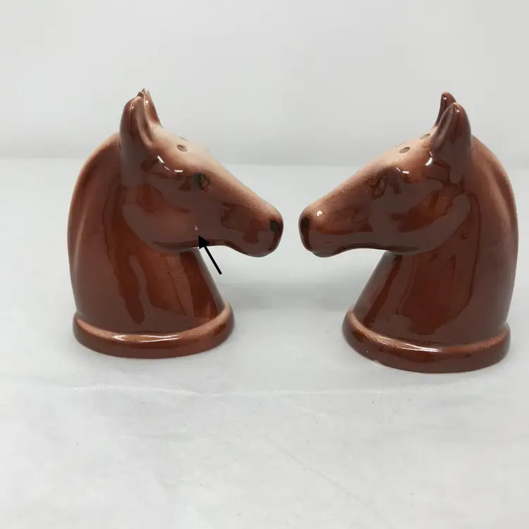 Beautiful realistic horse bust salt and pepper shakers.  5 and Dime, original stickers and stoppers. 1991. Small factory blemish on salt, small bite on underside of pepper (please see photos) 2.6 H x 1.2 L x 1.75 W.