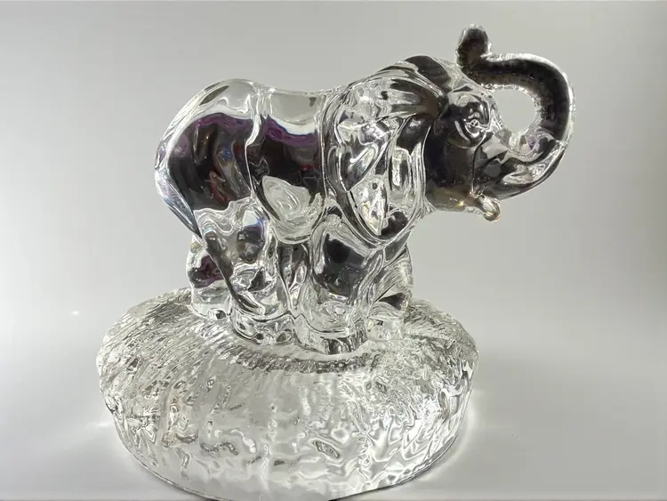 Vintage 90s RCR Royal Crystal Rock 24% Lead Crystal Glass Trunk Up Elephant & Baby Calf Figurine - Made in Italy - 5.5” x 4.5” X 4”