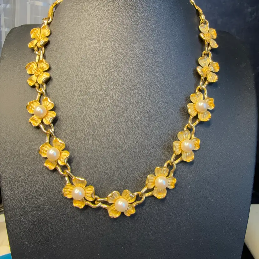 NOS Trifari Goldtone Floral Faux Pearl Necklace