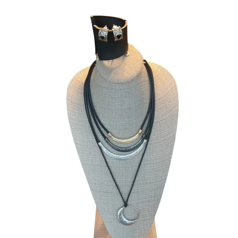 #13 - Karma Bella Black And Silver Lot