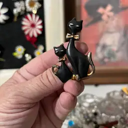 Vintage Black Cat Brooch – Mid Century Modern Mama & Kitten Pin – Retro Atomic Cat Jewelr