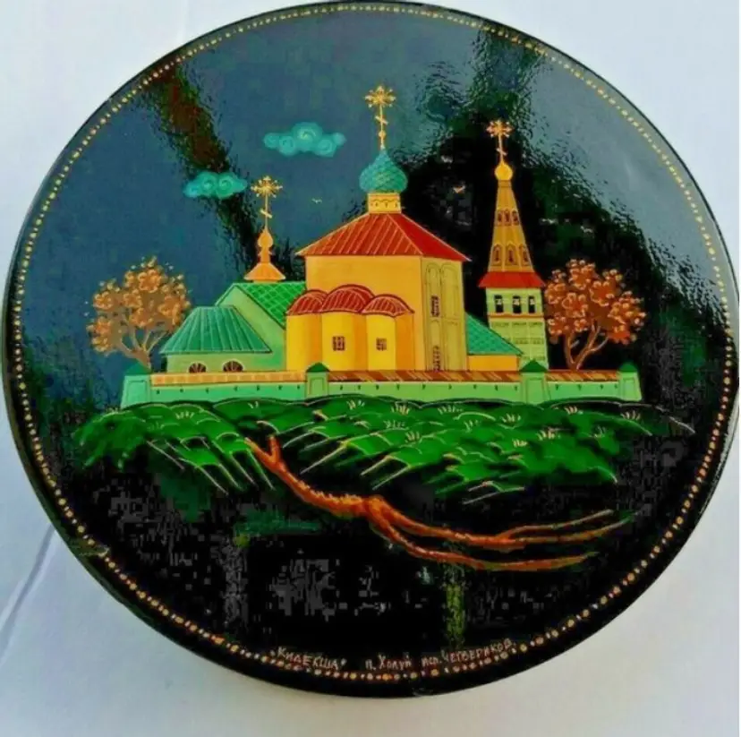 Vintage Lacquered Round Wood Trinket Box