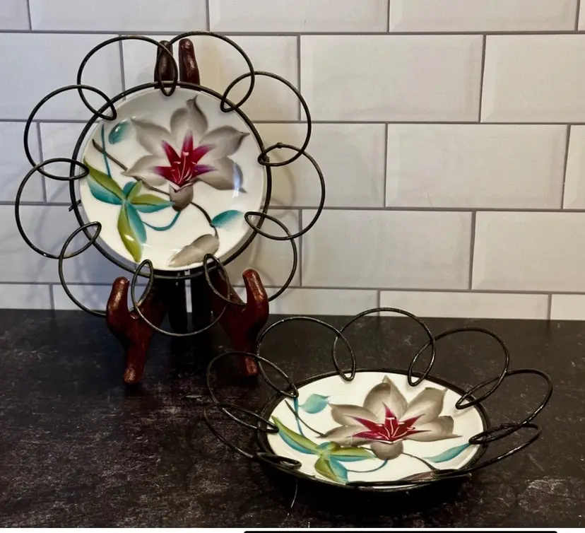 2 Vintage decorative Floral plates marked
Hand Painted with wire hangers