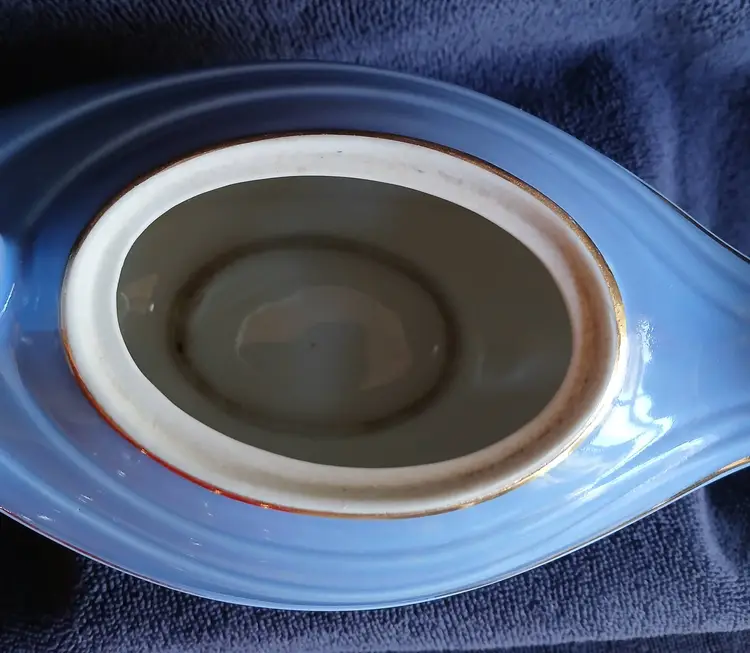 VINTAGE HALL China ALADDIN TEA POT Cornflower blue w/gold trim 6 cup