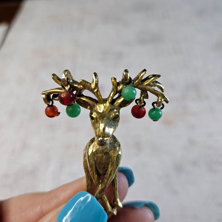 JANINE vintage Reindeer Pin