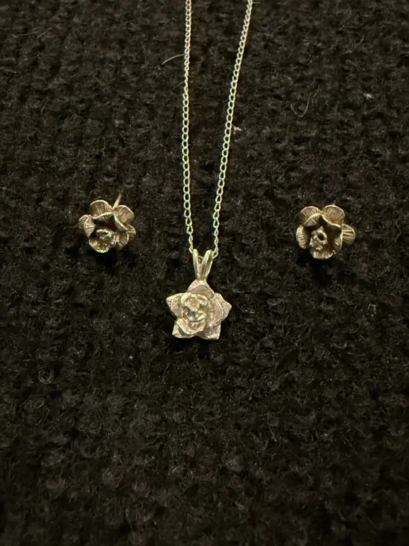 10K White GOLD 18" DIAMOND ROSE PENDANT NECKLACE AND EARRING SET