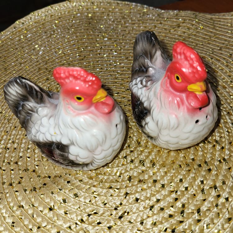 Vintage Hen Shakers