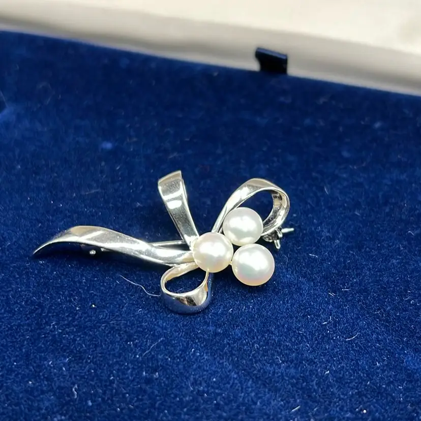 Vintage dainty Mikimoto sterling loop brooch with 3 pearls 2โ Marked, Signed With A โGโ