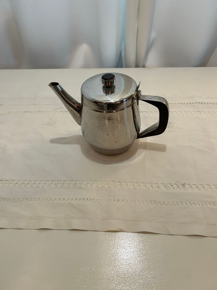 MCM Stainless Steel Teapot With Black Handle H 5.5 In Di 5 In  Wt 1.8#