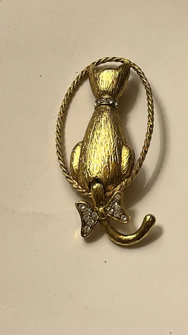 1928 Cat With Reticulated Tail And Bling Brooch