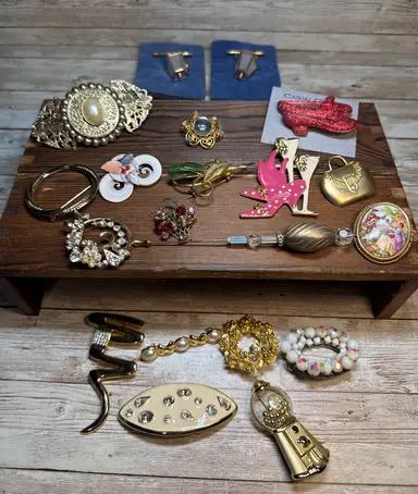 Sunday Summer Vintage Brooch Pin Blowout! 