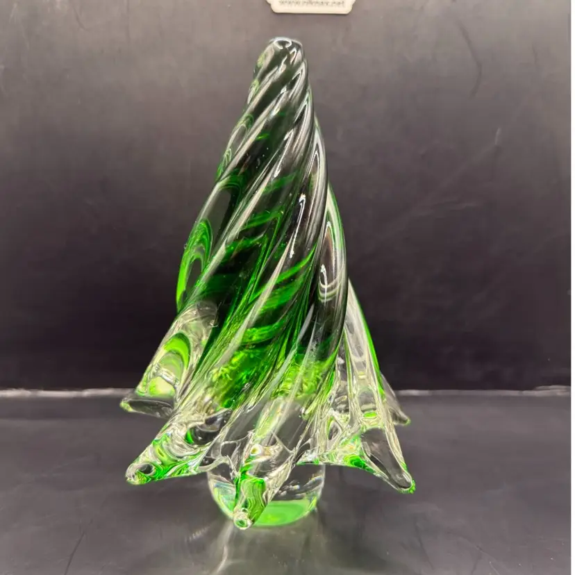 Art Glass Green & Clear Swirl Twisted Christmas Tree Figurine 6.25” READ