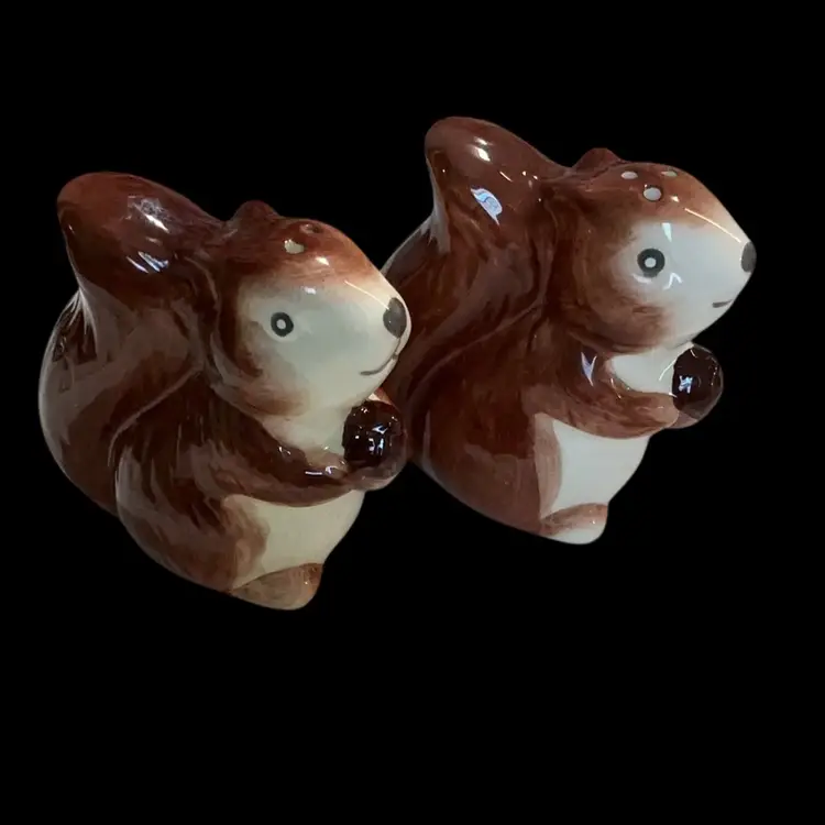 Vintage  Better Homes 1980s Squirrel Salt & Pepper Shakers. So Adorable!! 🐿️