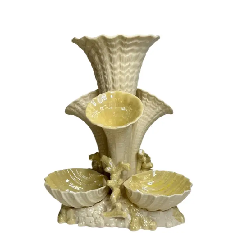 Vintage Belleek Emergence 4 Trumpet 3 Shells W/Coral  Centerpiece Vase  Green (6th) Mark-4 Irish Porcelain Ivory & Light Yellow Iridescent *Free Shipping In US* READ
11” T x 9 “ W
11” T x 9” W