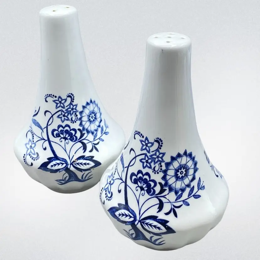 Blue Onion Blue White Transfer Salt and Pepper Shakers England Vintage Cottage