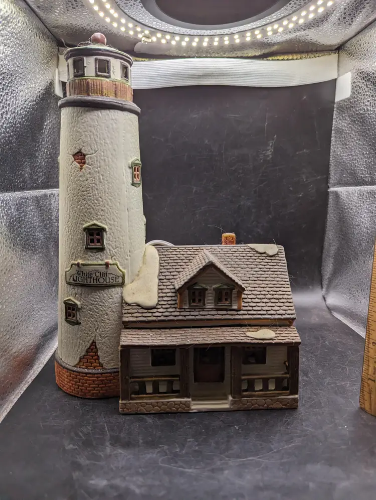 LEMAX WHITE CLIFF LIGHTHOUSE 1997 Village Collection Plymouth Corners Porcelain