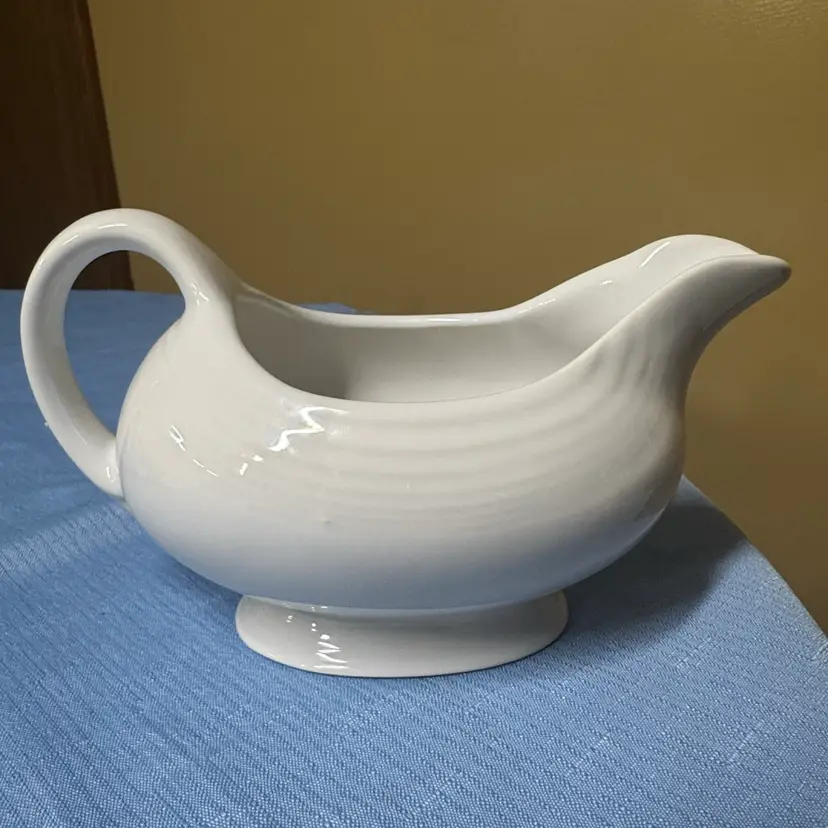 Fiesta sauce boat/gravy boat white