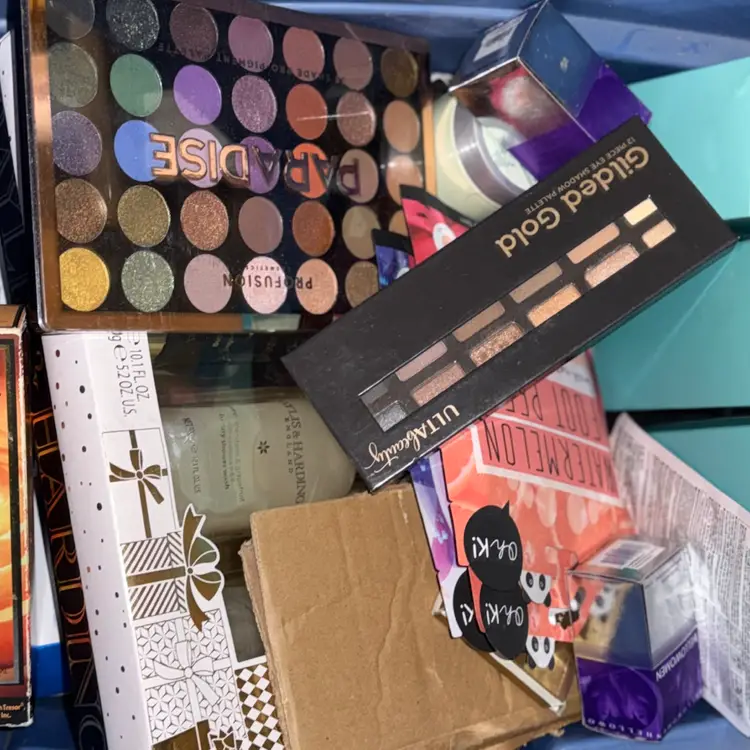 Cosmetics Threads Caps Jeans, Come Hang Out And Have Some Fun