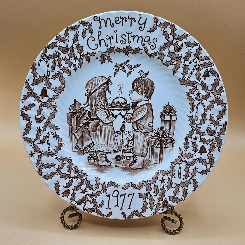 1977 Royal Crownford Brown Christmas Plate Boy, Girl, Holly, N. Sherman, England