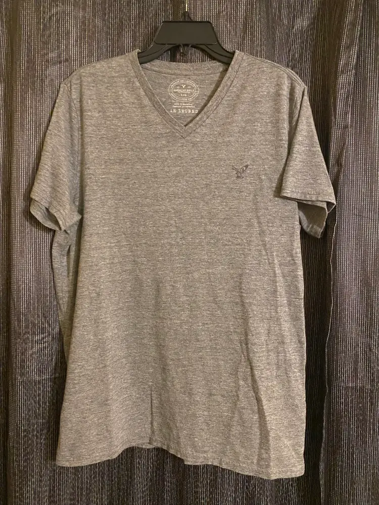 American Eagle Legend Men's Size Large Gray Short Sleeve V-Neck T-Shirt