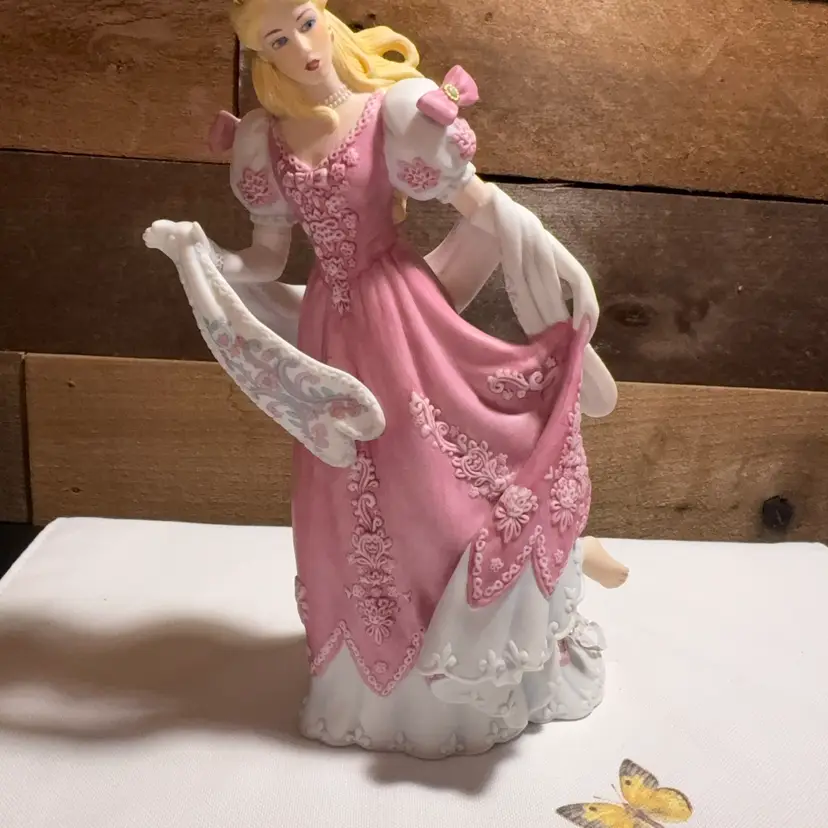 053. LENOX CINDERELLA LEGENDARY 1989 PRINCESSES   FIGURINE