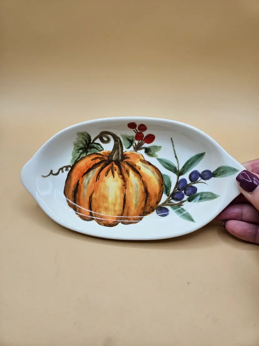 Maxcera Oval Pumpkin on Left 7" X 4" Dish