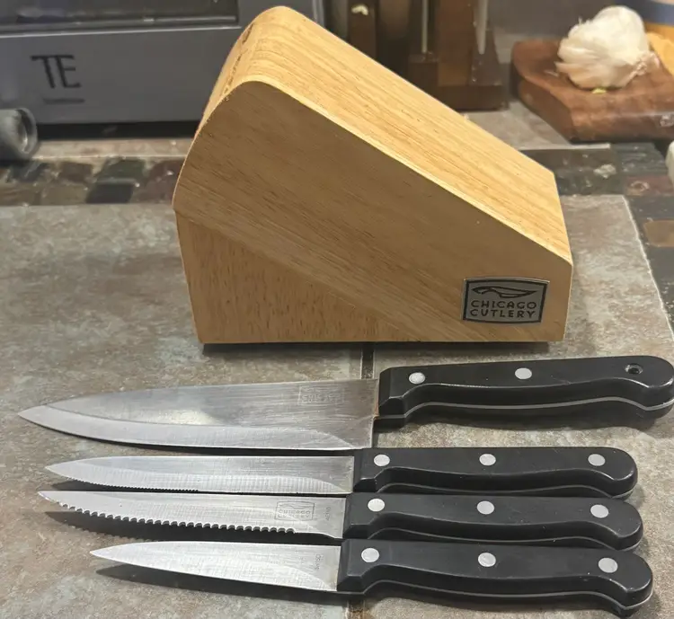 Chicago Cutlery 4 Knife Set In Wood Block
