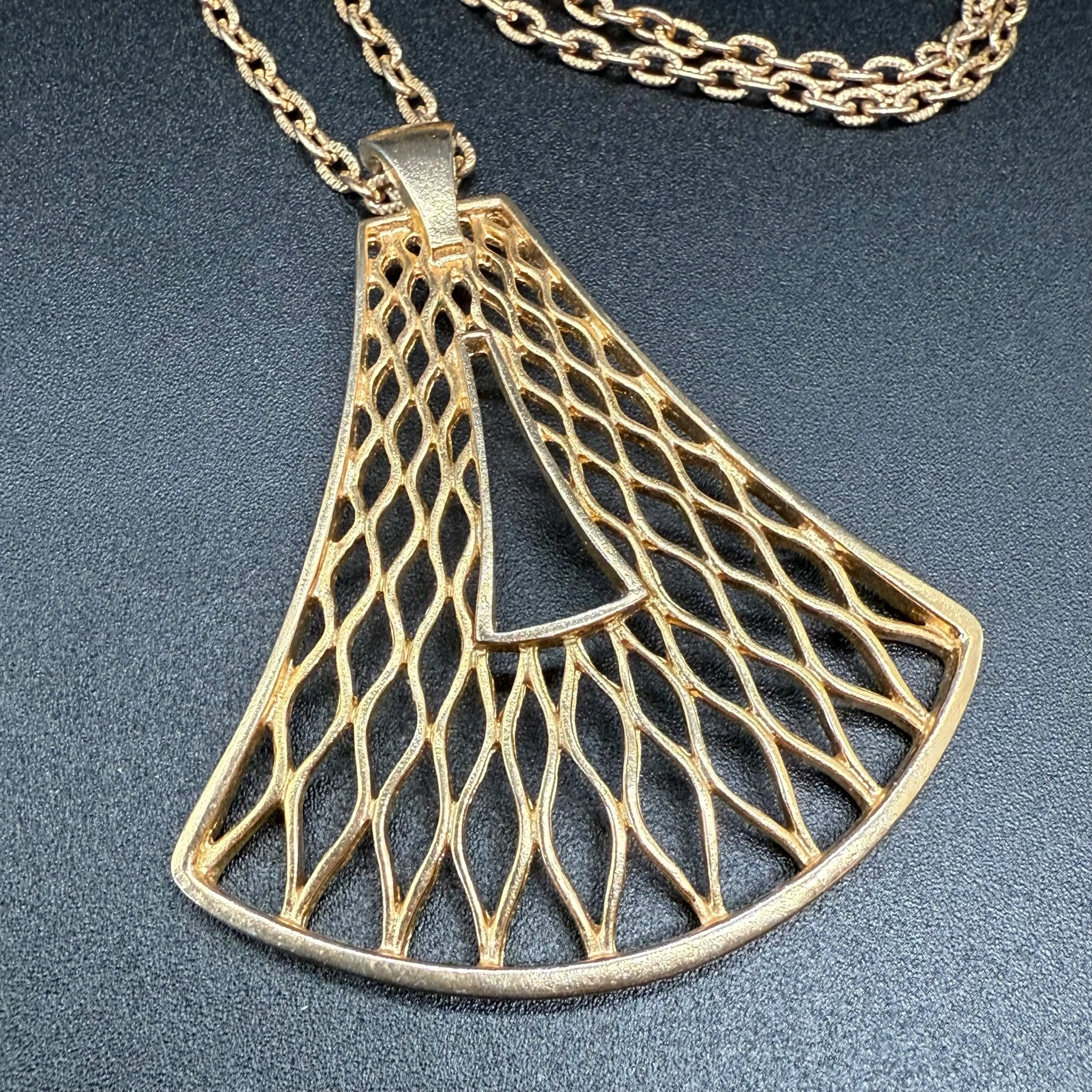 Image 4 of 6