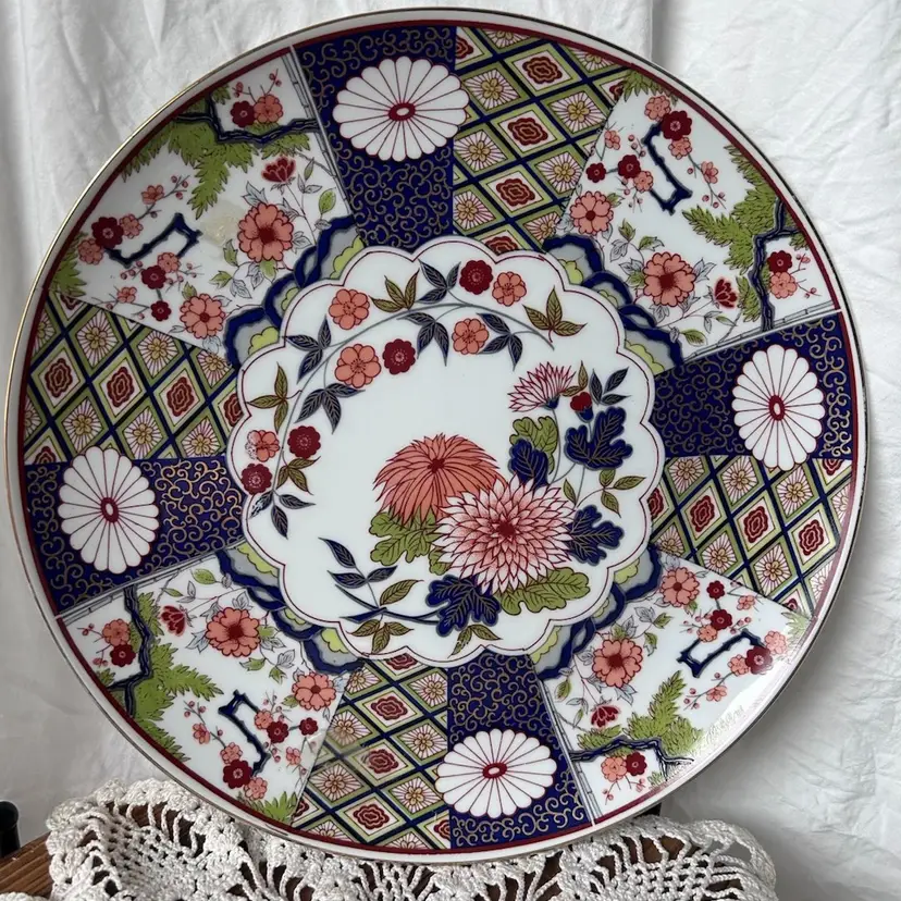 VINTAGE JAPANESE IMARI PORCELAIN PLATE BY MIZUKO 10.25”