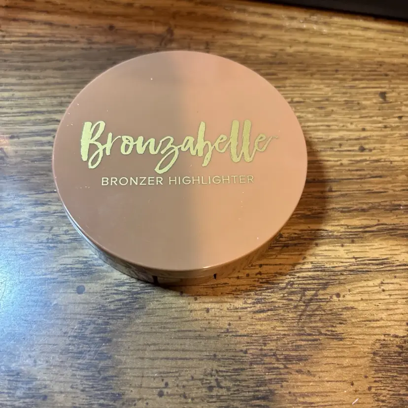 New- Bronzeabelle Bronzer Highlighter Shade: Tuscan Sun, Msrp $25