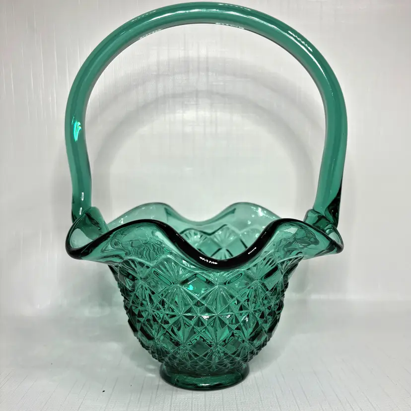 Fenton Emerald Green Glass Basket Ruffles Diamonds Handle Retro Vintage READ
