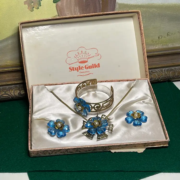 Style Guild Blue Flower Faux Pearl Costume Jewelry Set Necklace Brooch Bracelet Cuff Screw Back Earrings In Original Box