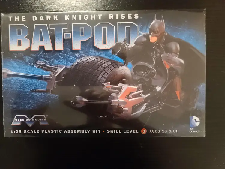 1:25 Bat-Pod Dark Knight  Moebius Models