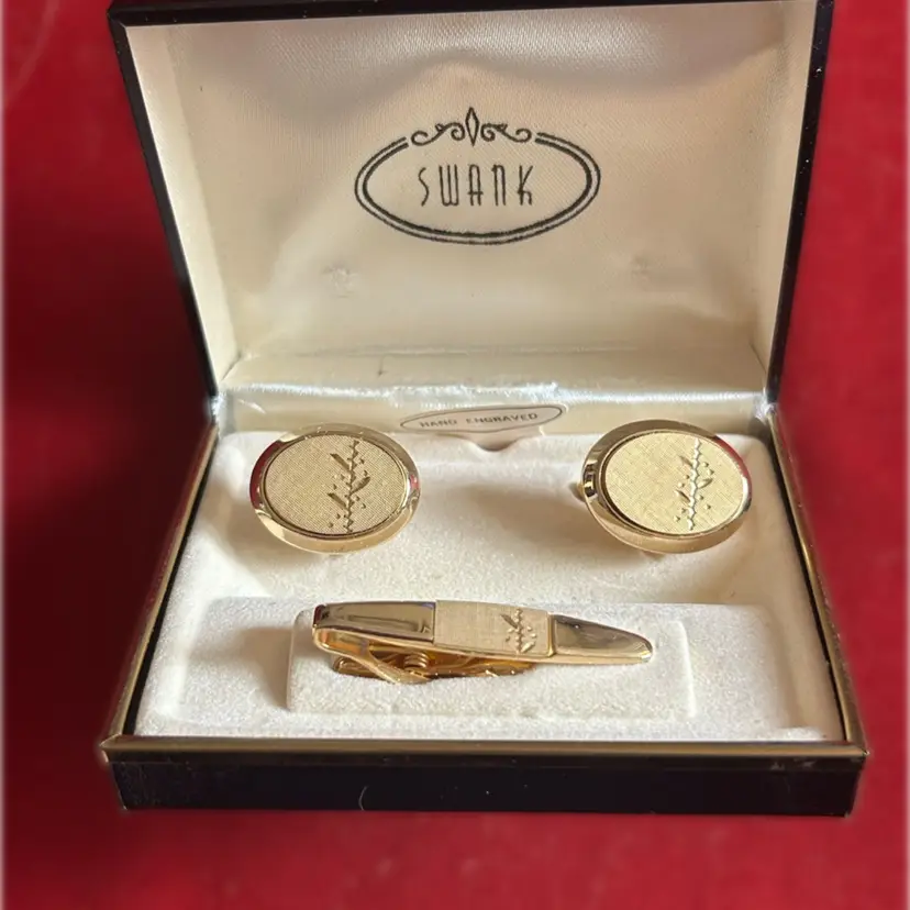 Vtg Swank Cufflink Tie Clip Set Gold Tone Hand Etched NIB IOB J392