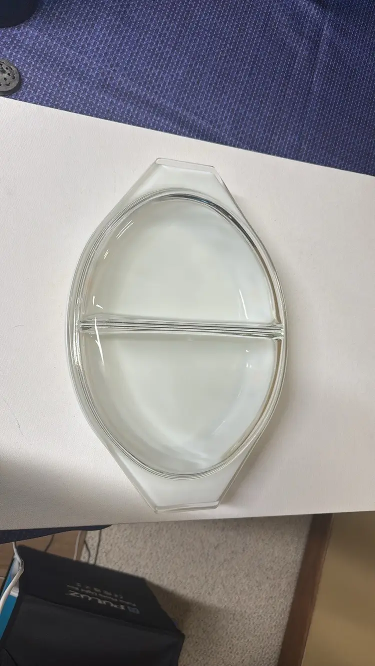 PYREX Town & Country 1.5 Quart Divided Serving Dish With Lid Vintage