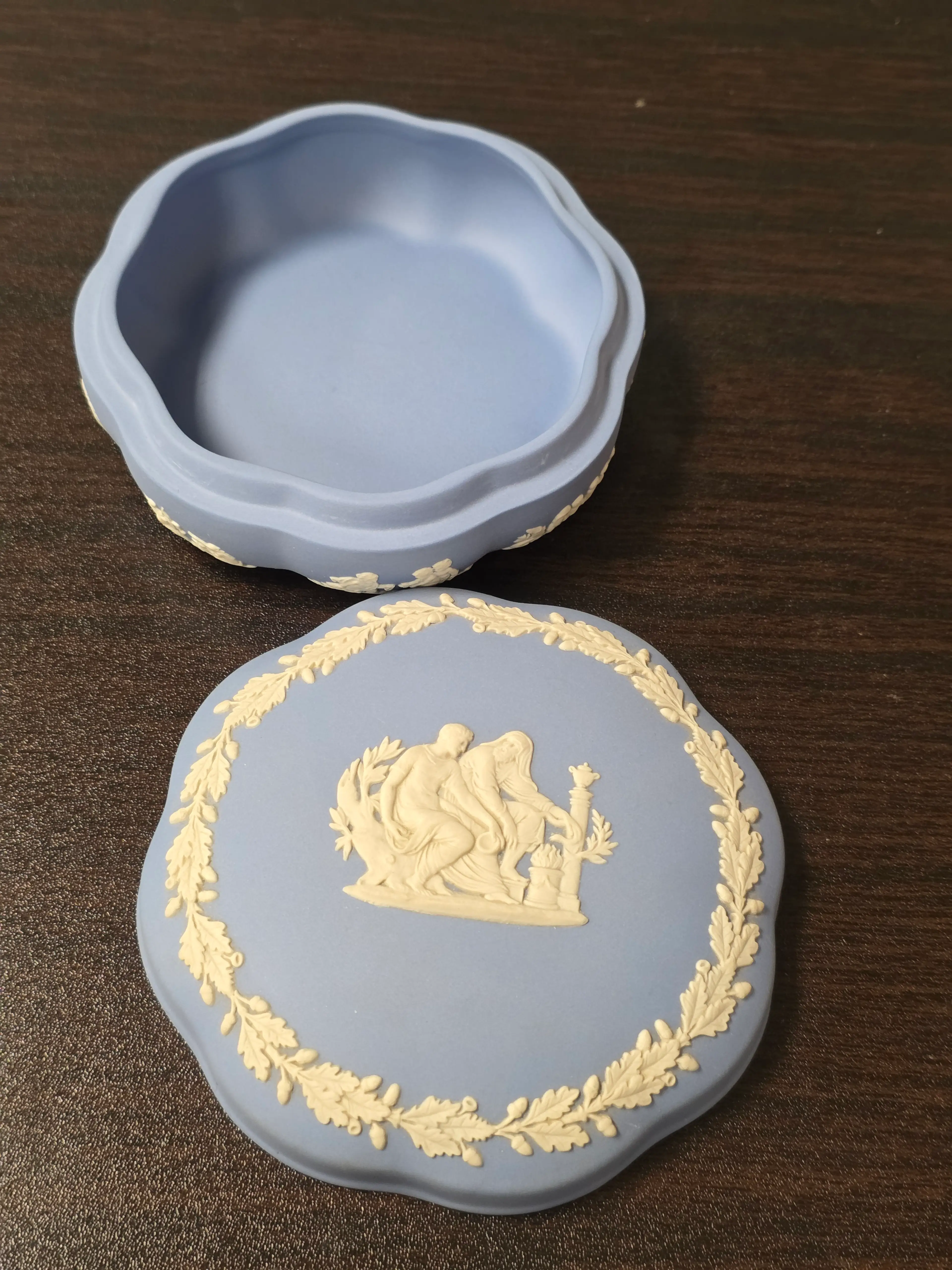 Image 2 of 6