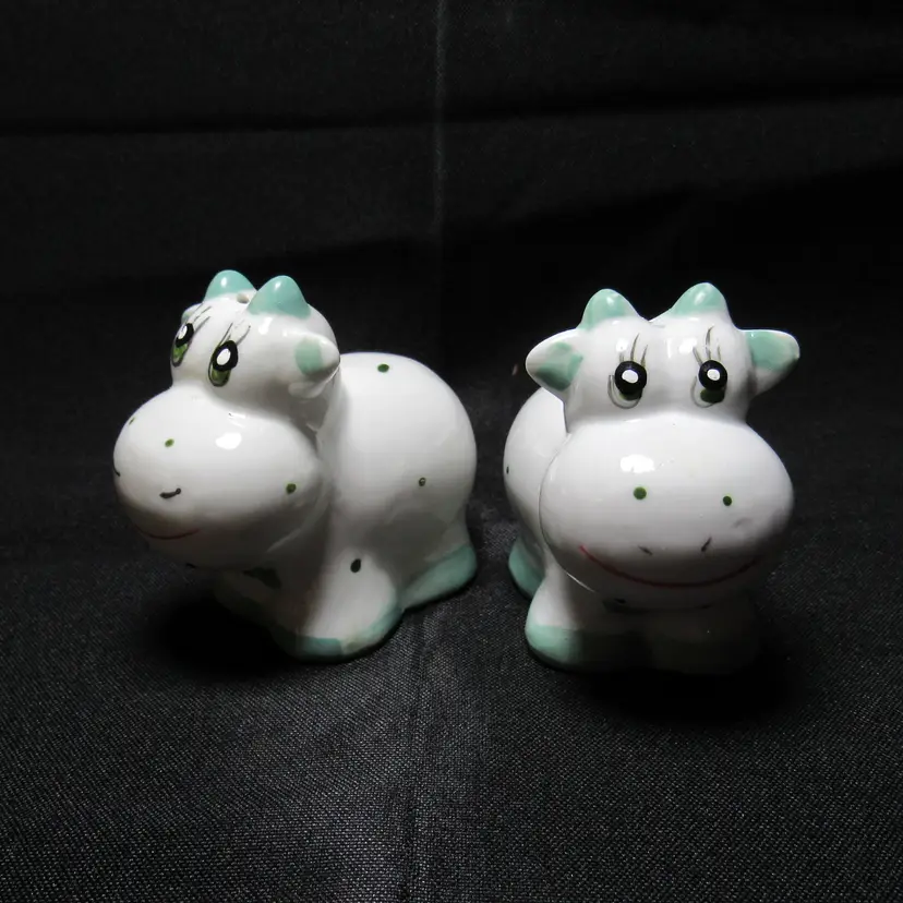 VTG Green & White Cows Salt & Pepper Shaker Set