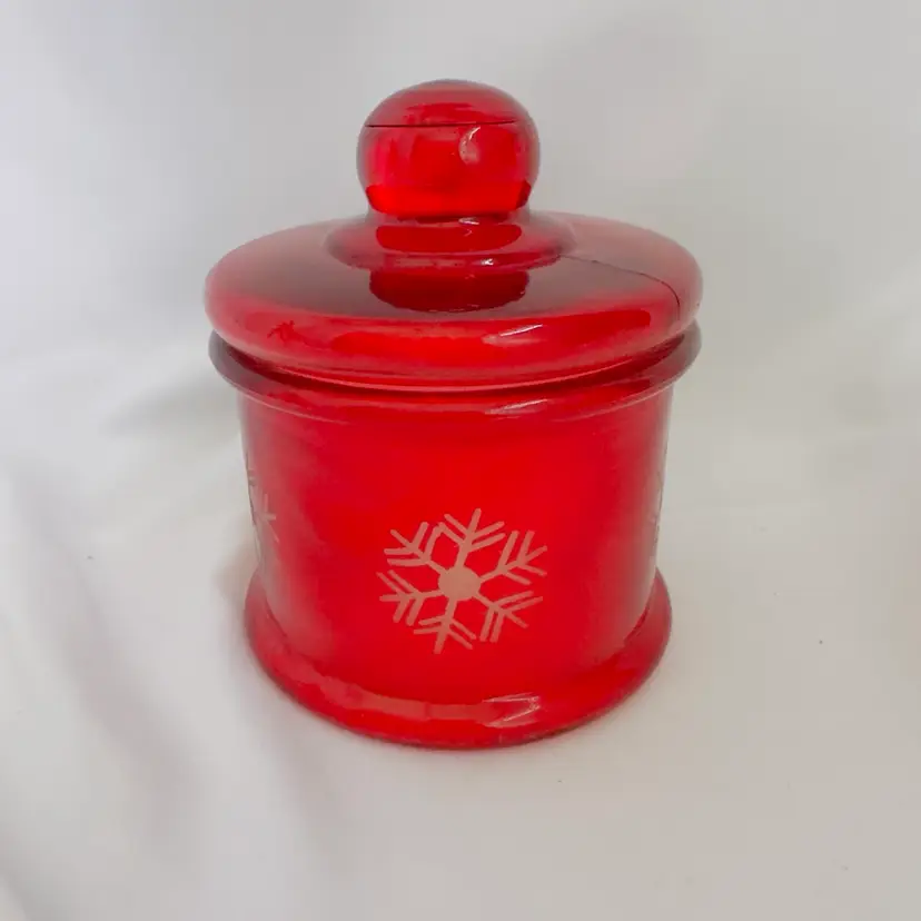#1879 New Unbranded Two Wick Cinnamon Christmas Candle in Bright Red Glass Jar Lidded and Unused