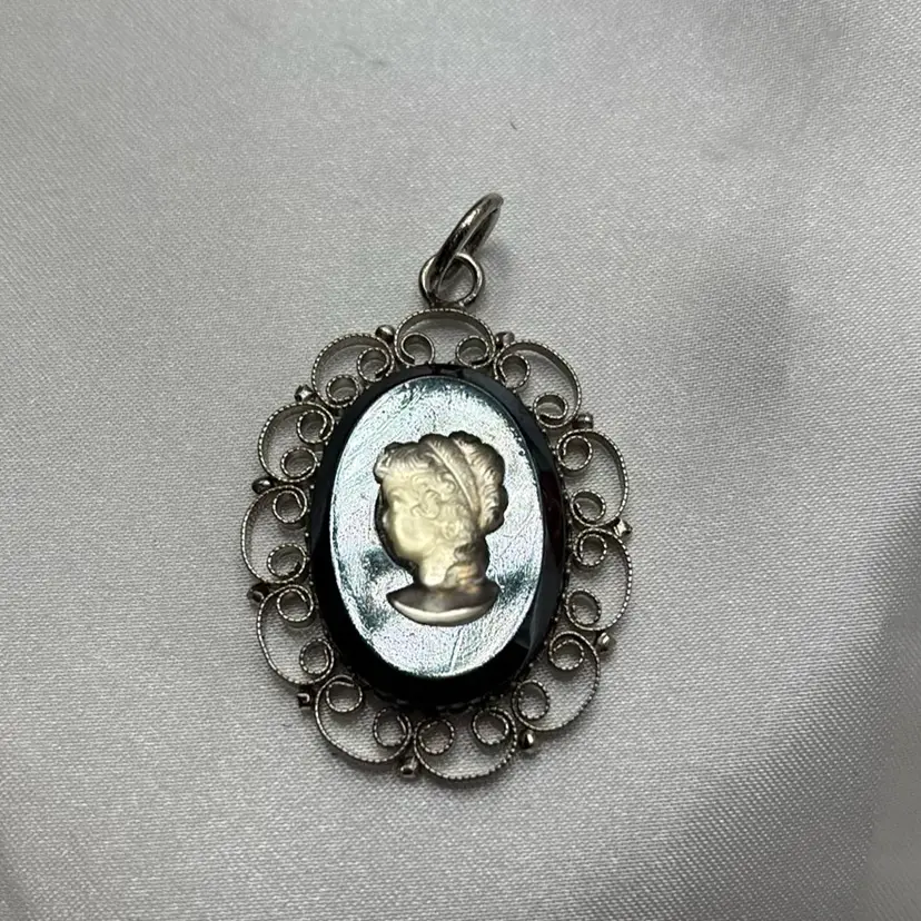 Left Facing Cameo Pendant
