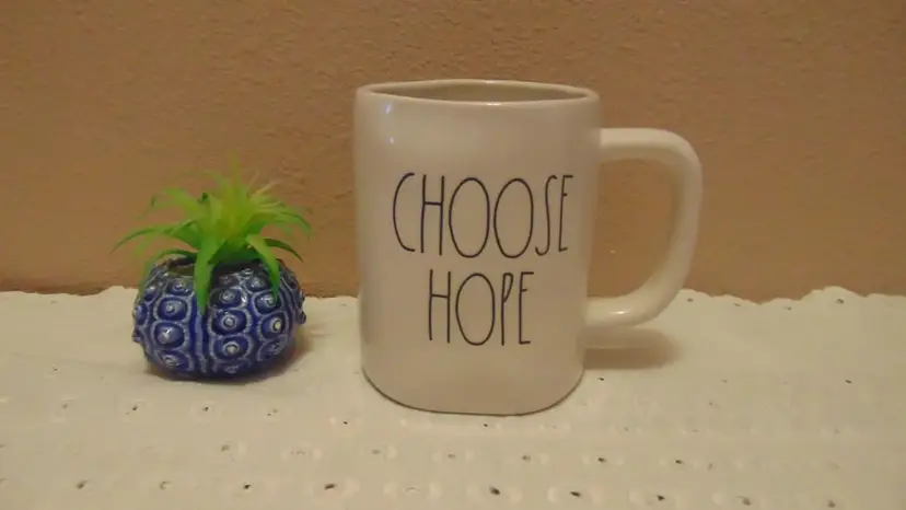 Beautiful Pre-Owned Rae Dunn Coffee/ Tea Mug " Choose Hope"
