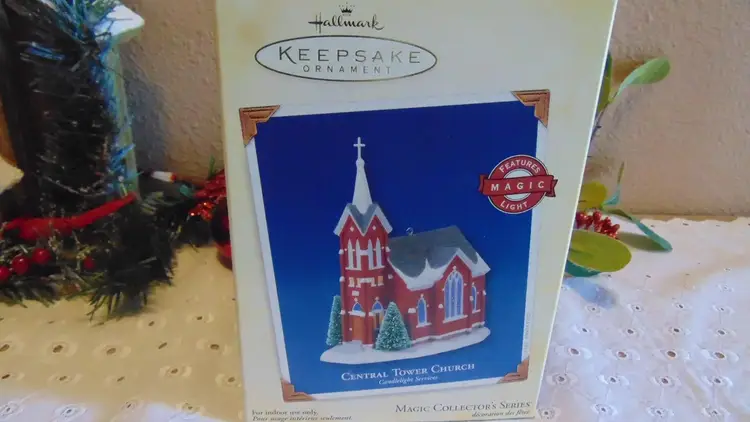 Beautiful Pre Owned Hallmark Keepsake Ornament 2005 Central Tower Church Candlelight Services
