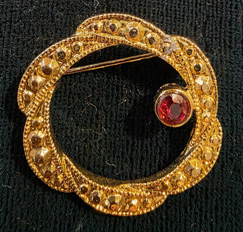 Round Gold Tone Red Gem Brooch