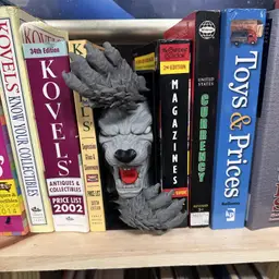 Multicolor Werewolf Book Nook Insert 3D Printed Shelf Monster Horror Dark Fantasy Bookshelf Decor